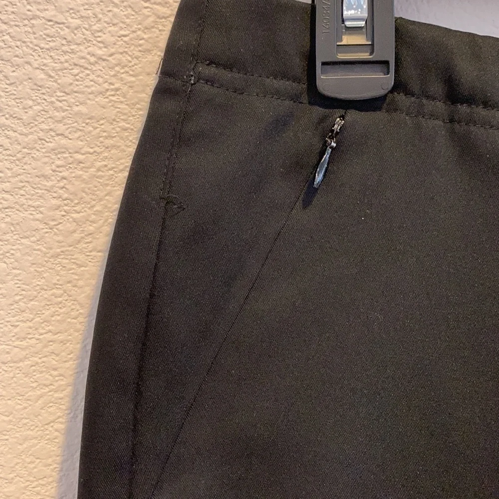 bolle Golf Womens Black Short Zip Front Size 12. Hidden Zip Front Zip Pockets.